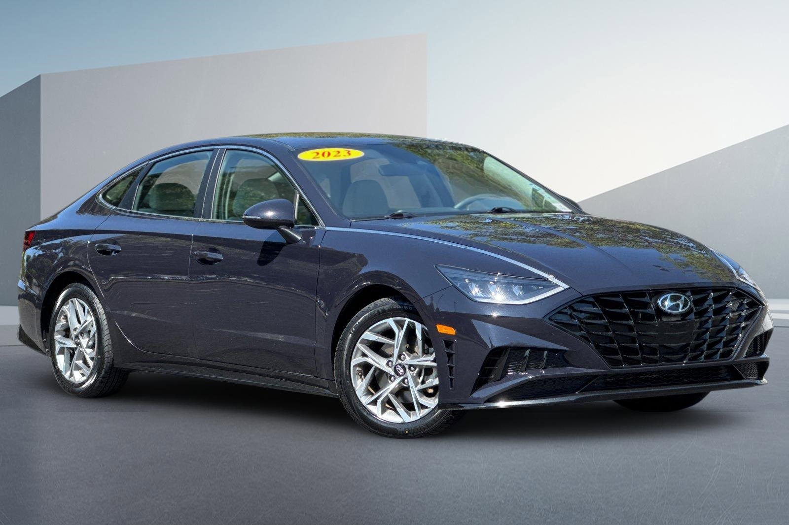 Used 2023 Hyundai Sonata SEL image 2