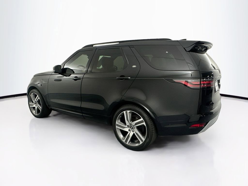 Certified 2025 Land Rover Discovery Metropolitan Edition image 7