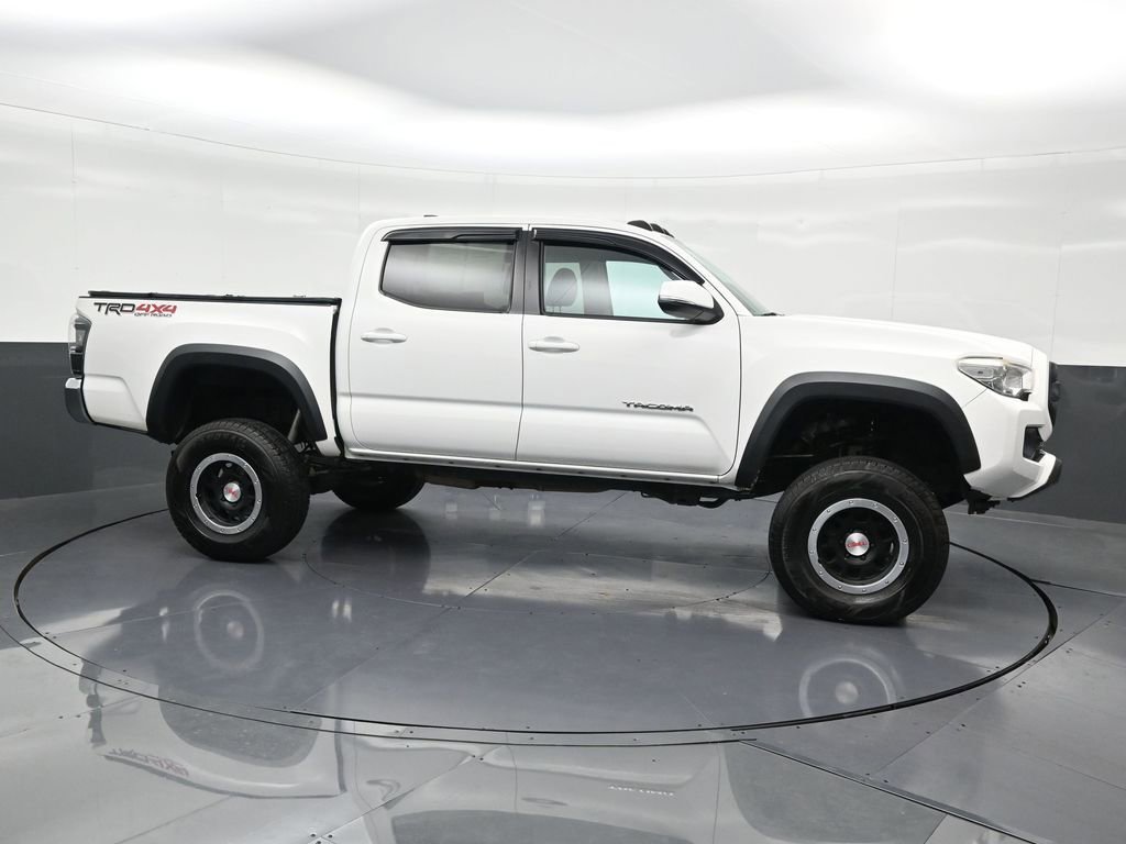 Used 2020 Toyota Tacoma TRD Off-Road image 6
