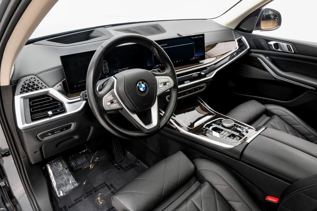 Used 2024 BMW X7 xDrive40i w/ Premium Package AWD/4WD image 5