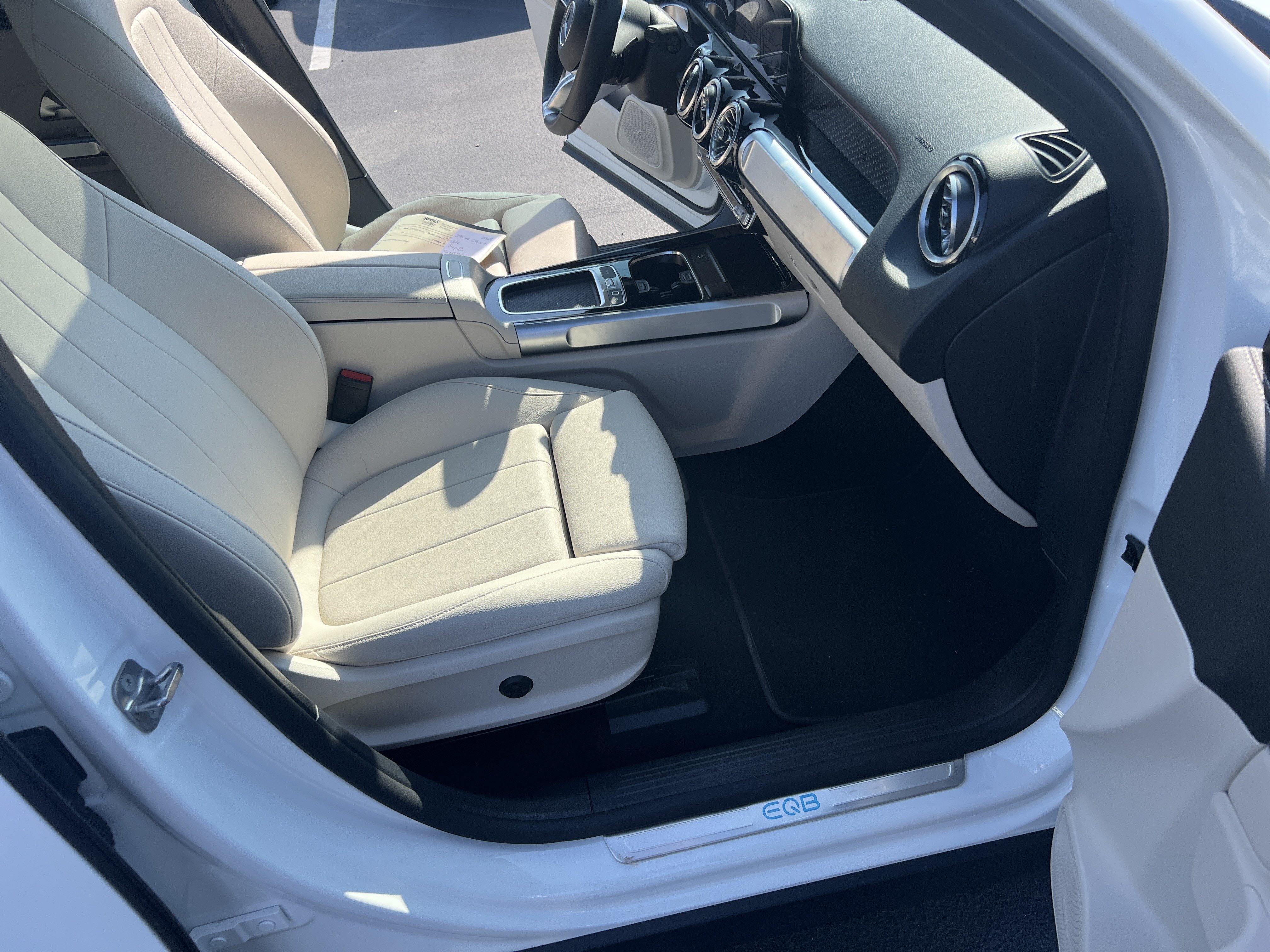 Certified 2025 Mercedes-Benz EQB 300 4MATIC image 33