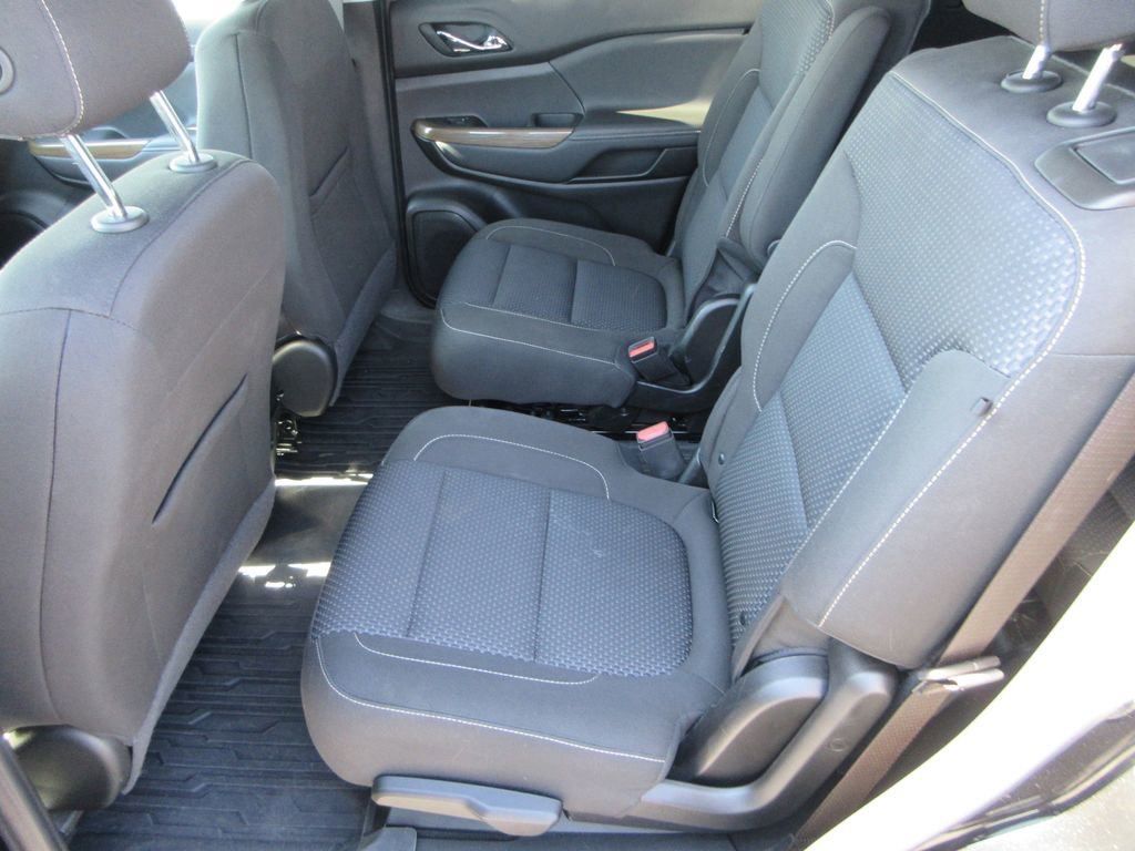 Used 2023 GMC Acadia SLE w/ Driver Convenience Package image 13