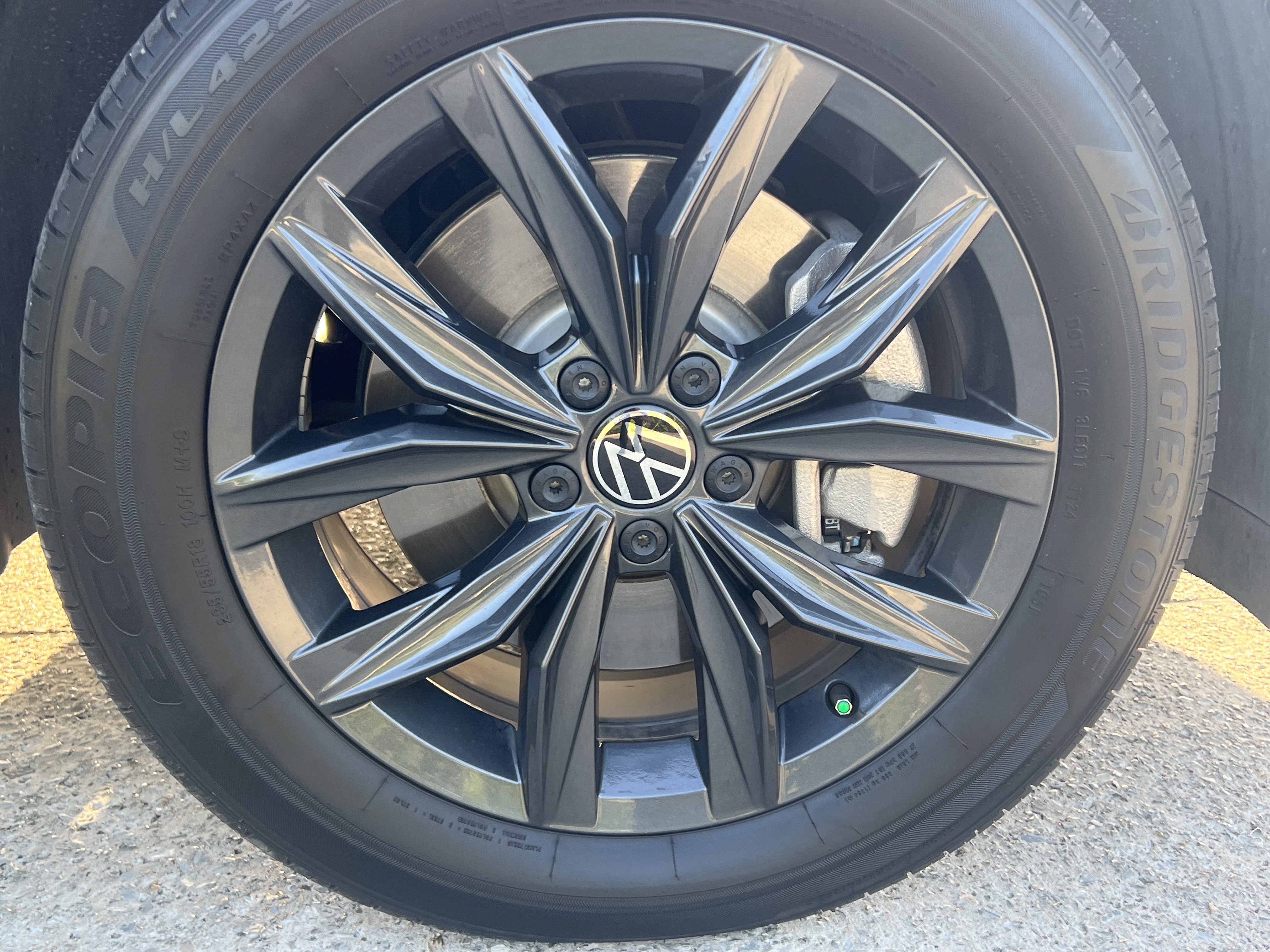 Used 2024 Volkswagen Tiguan SE w/ MDO Package, Three-Row FWD image 11