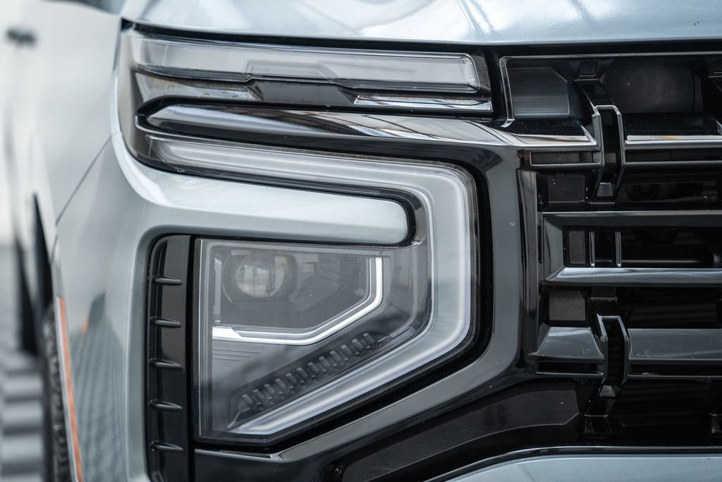 Used 2025 Chevrolet Suburban Z71 AWD/4WD image 13