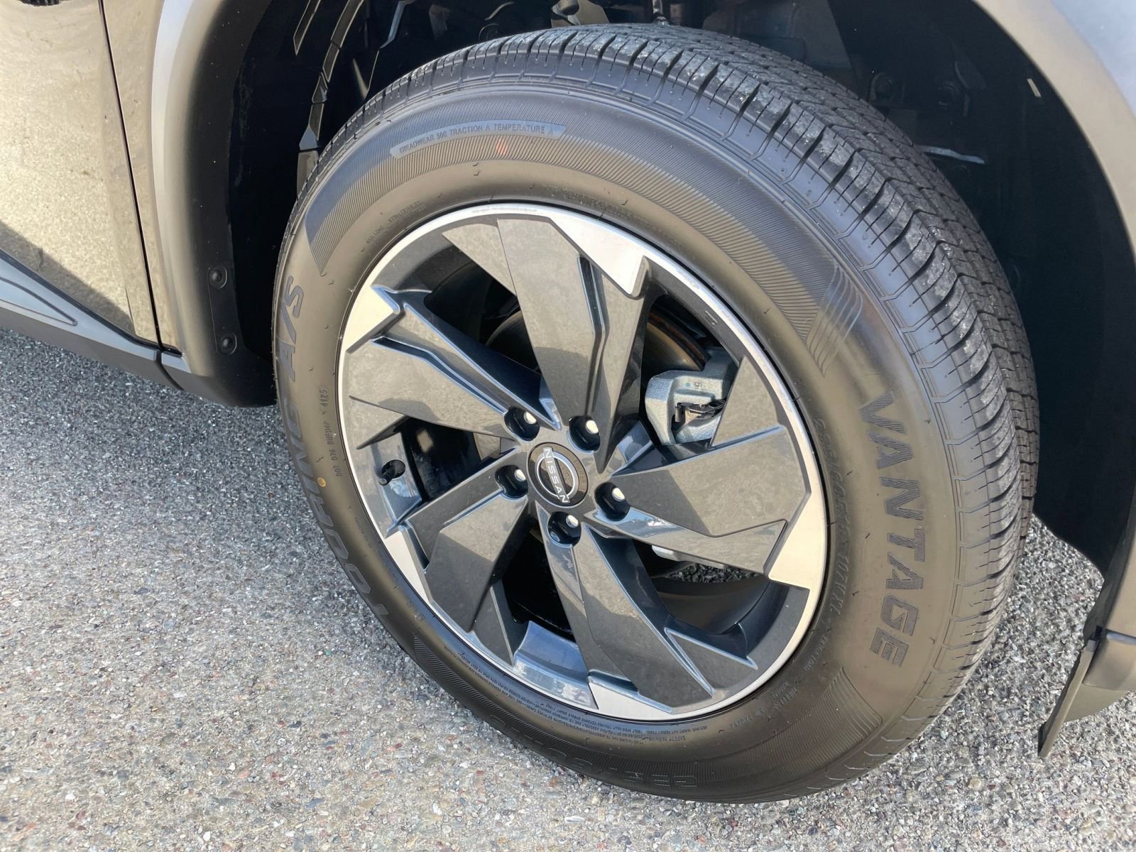 Used 2025 Nissan Rogue SV image 32