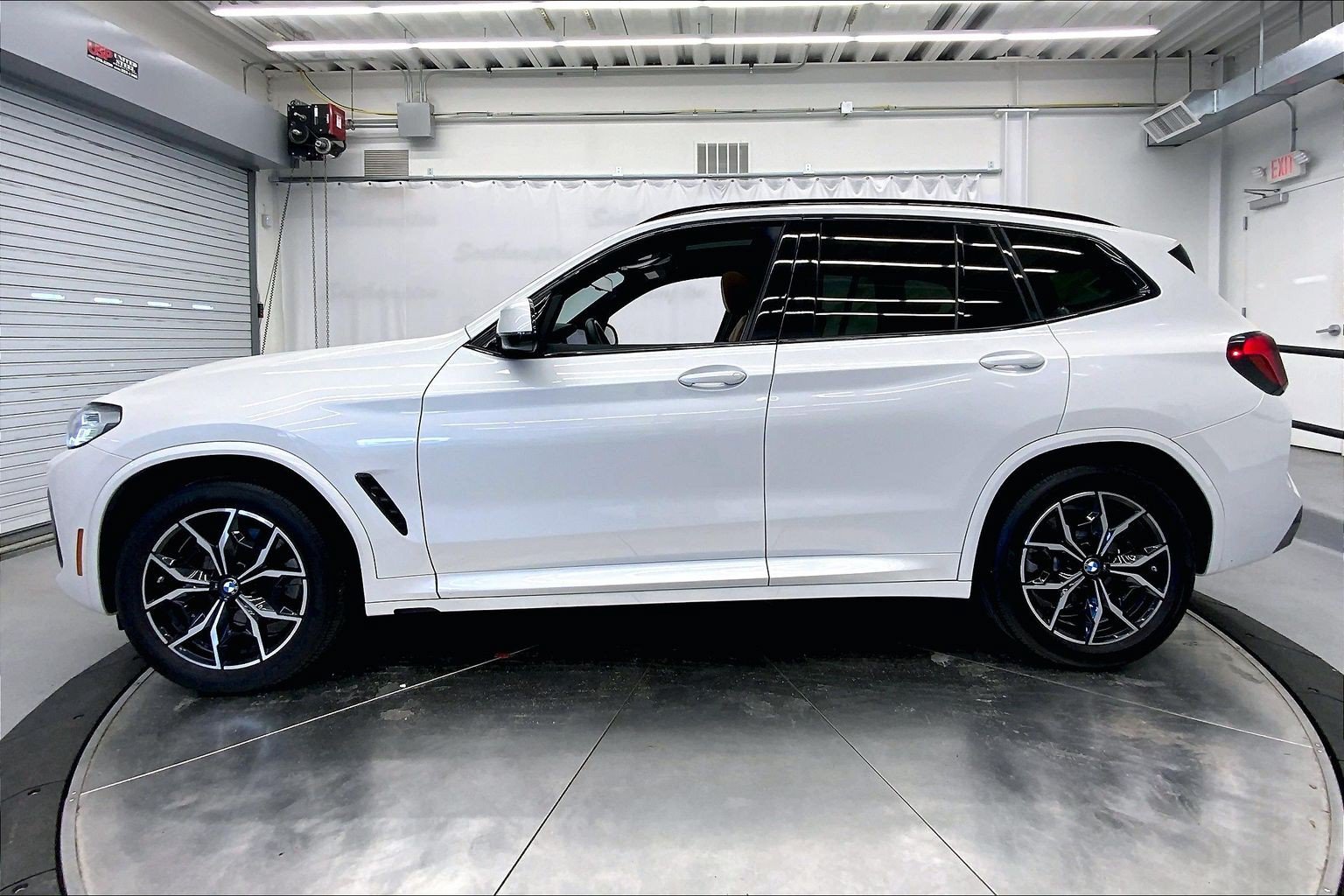 Used 2024 BMW X3 xDrive30i w/ Premium Package AWD/4WD image 2