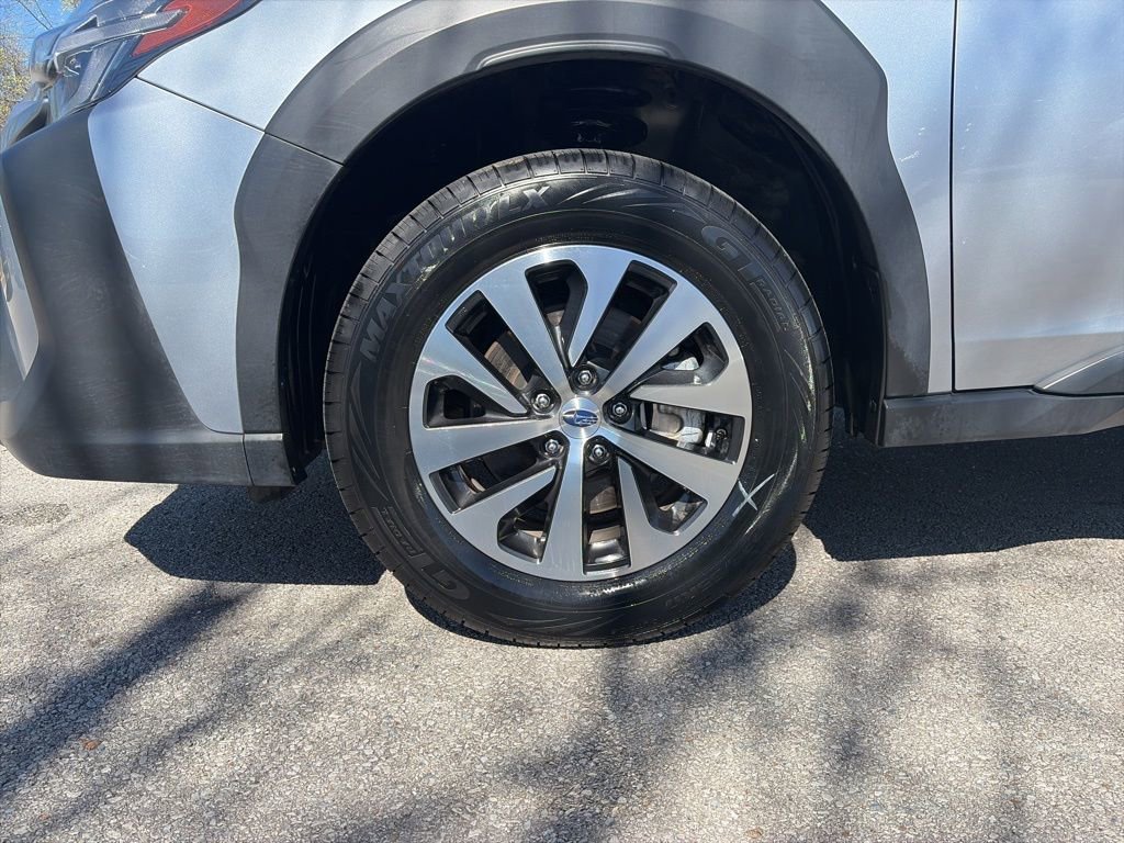 Used 2025 Subaru Outback Premium image 32