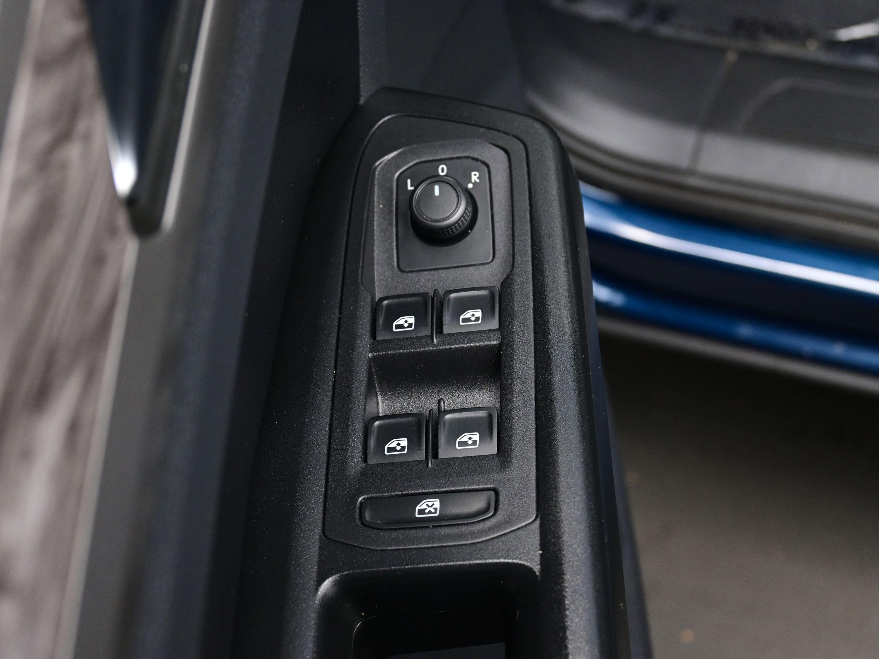 Used 2020 Volkswagen Atlas Cross Sport SE image 11