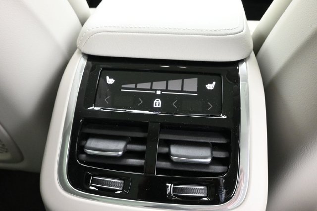 New 2027 Volvo XC60 B5 Ultra AWD/4WD image 34