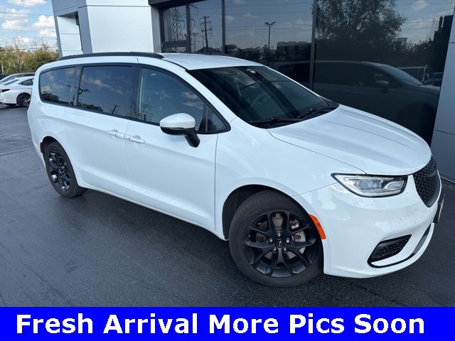 Used 2023 Chrysler Pacifica Touring-L w/ S Appearance Package