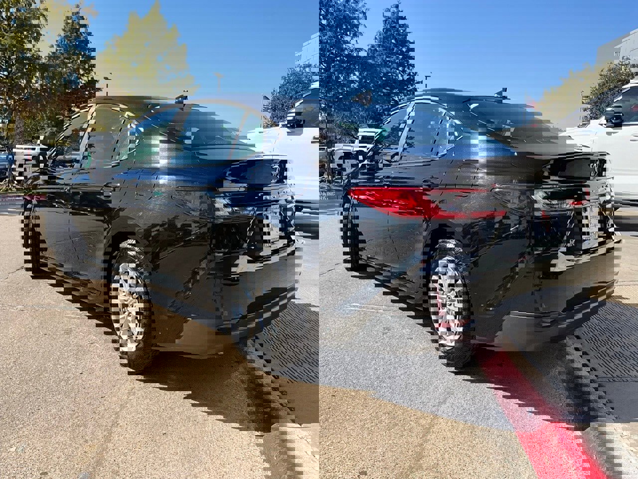 Used 2025 Toyota Camry LE image 8