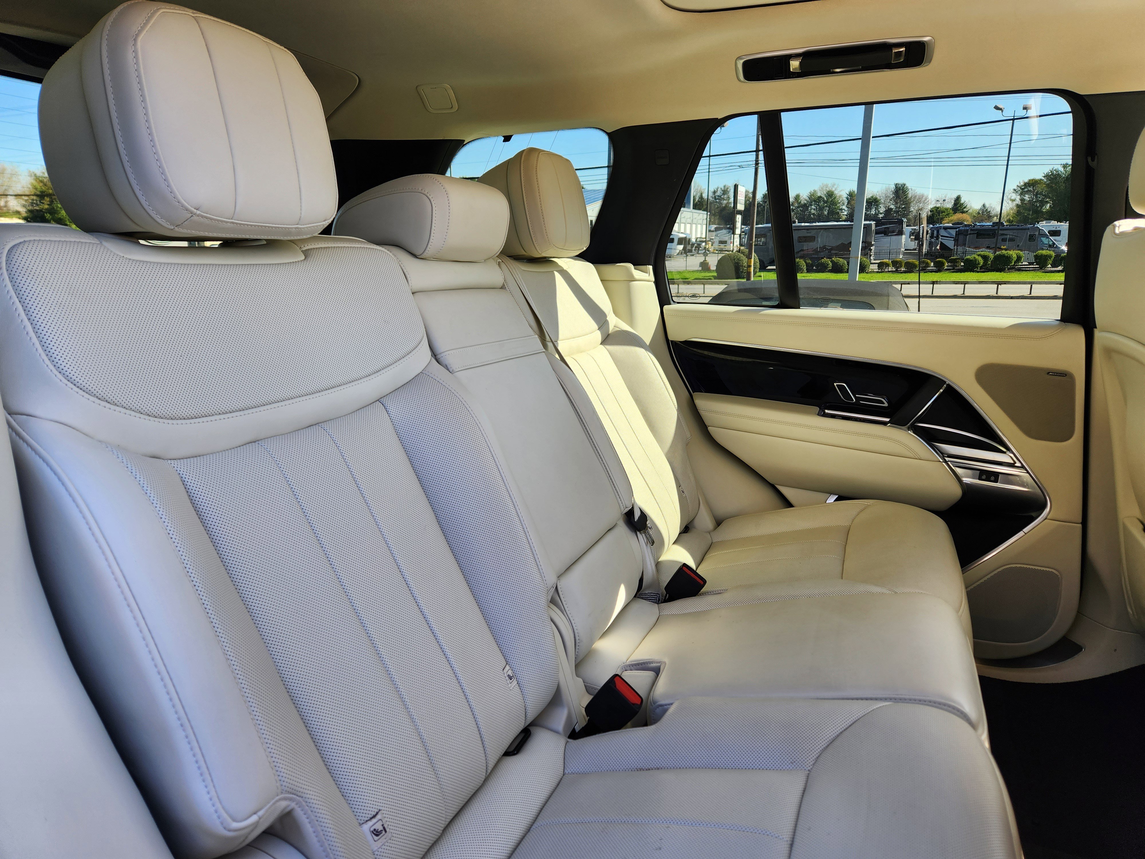 Certified 2023 Land Rover Range Rover SE AWD/4WD image 15