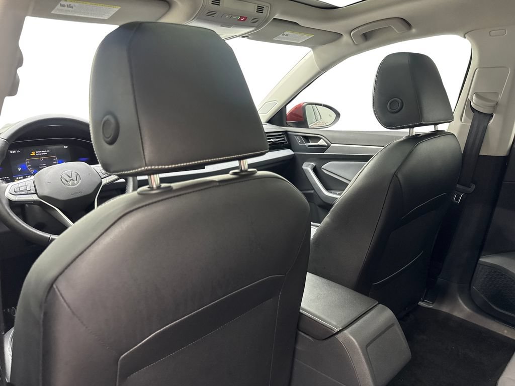 Used 2025 Volkswagen Jetta SE FWD image 35