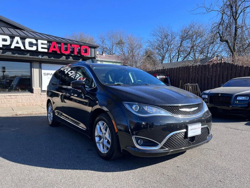 Used 2018 Chrysler Pacifica Touring-L Plus w/ Advanced Safetytec Group image 3