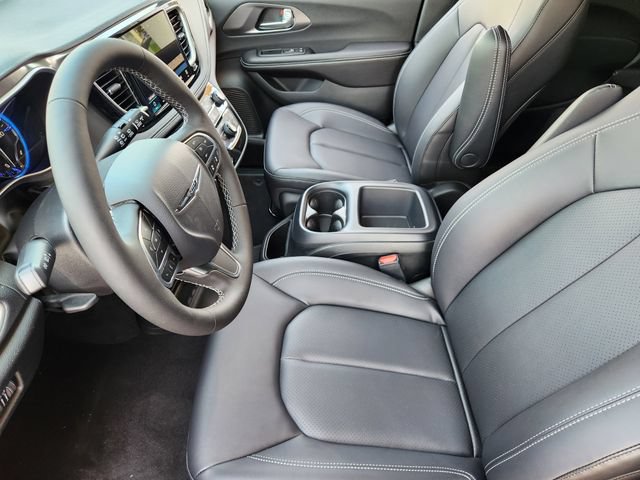 New 2026 Chrysler Pacifica Select FWD image 8