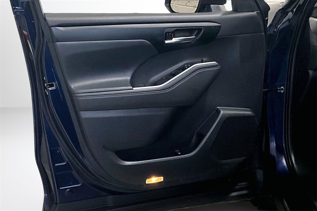 Used 2022 Toyota Highlander XLE image 20
