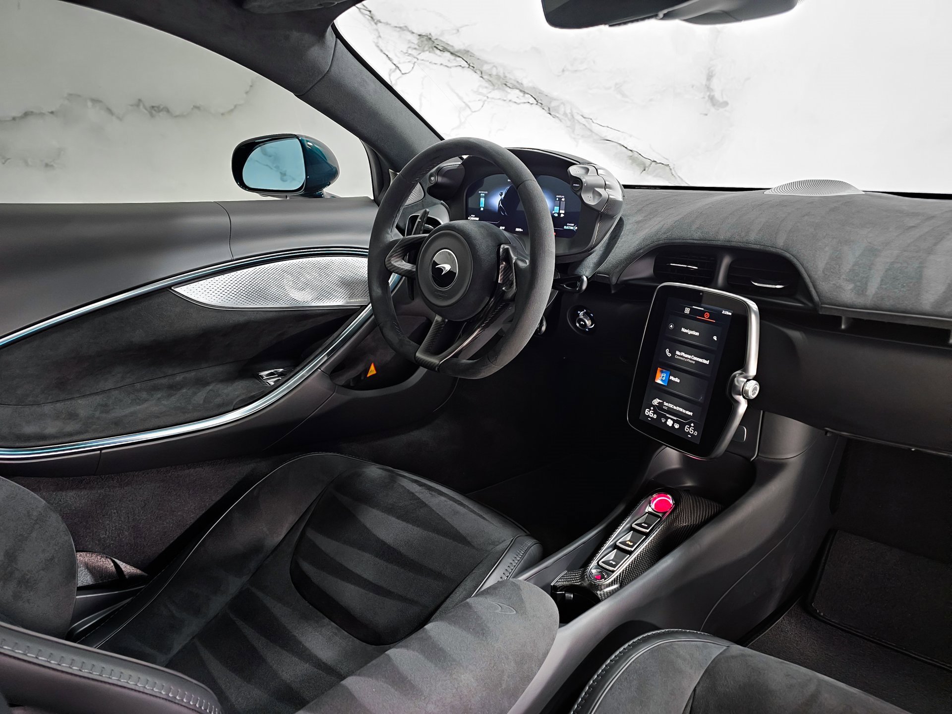 Used 2023 McLaren Artura image 20