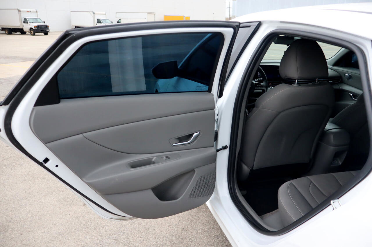Used 2024 Hyundai Elantra SEL image 14