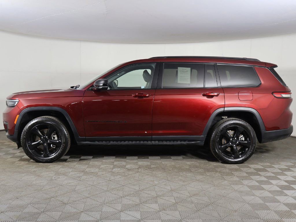 Used 2023 Jeep Grand Cherokee L Laredo image 16