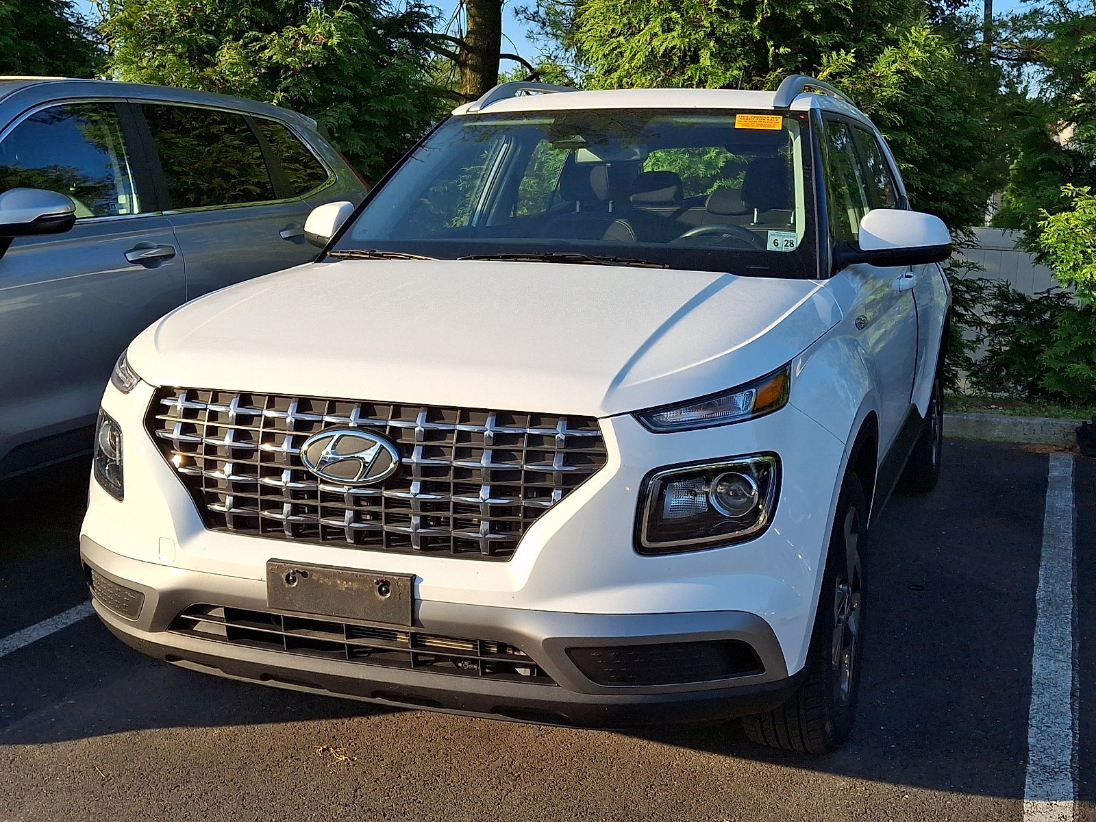 Used 2023 Hyundai Venue SEL FWD image 2