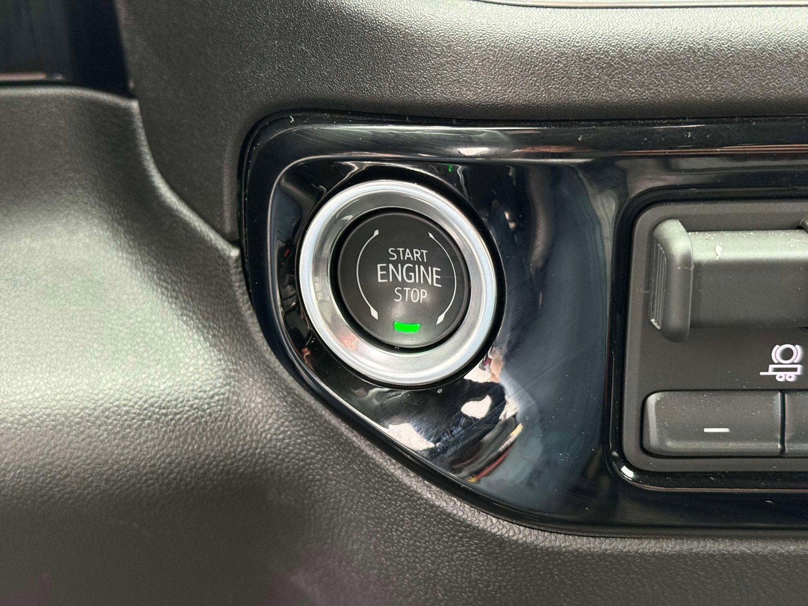 Used 2026 GMC Sierra 1500 SLT image 29