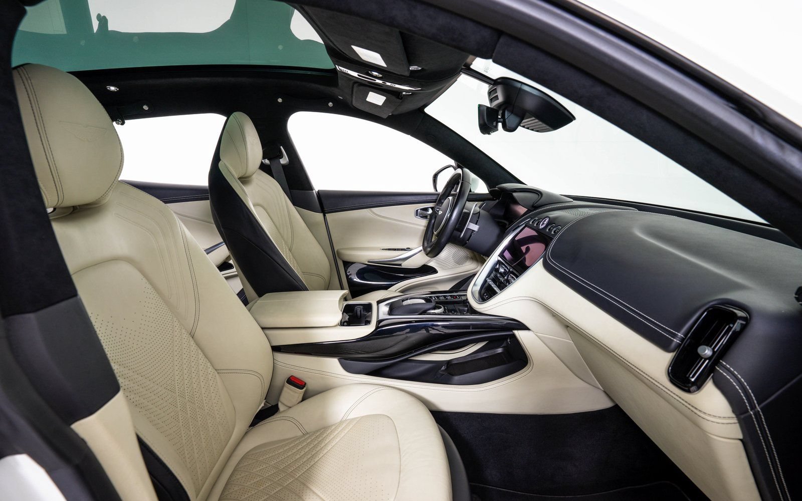 Used 2022 Aston Martin DBX AWD/4WD image 17
