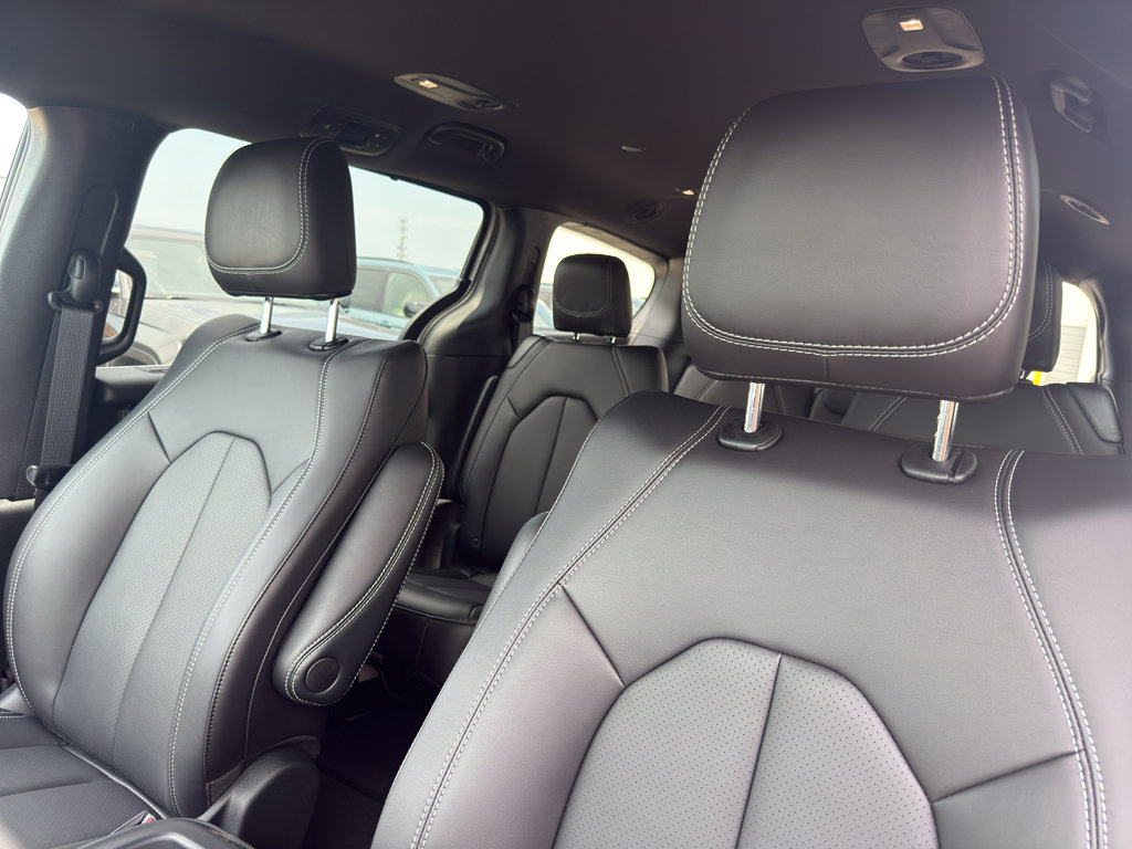 New 2026 Chrysler Pacifica Select FWD image 27
