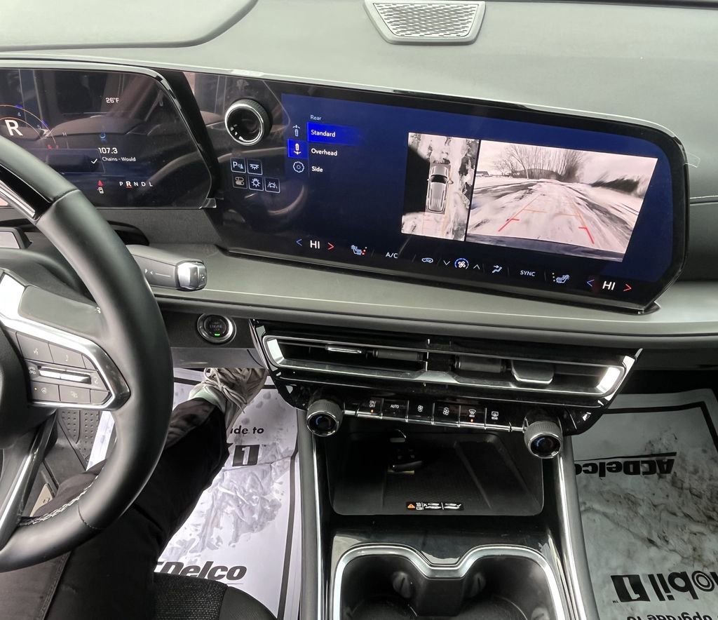 Used 2024 Chevrolet Traverse LT w/ Enhanced Driving Package image 14