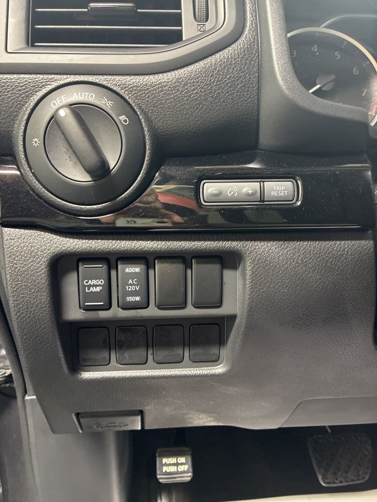 Used 2024 Nissan Titan SV w/ SV Convenience Package image 14