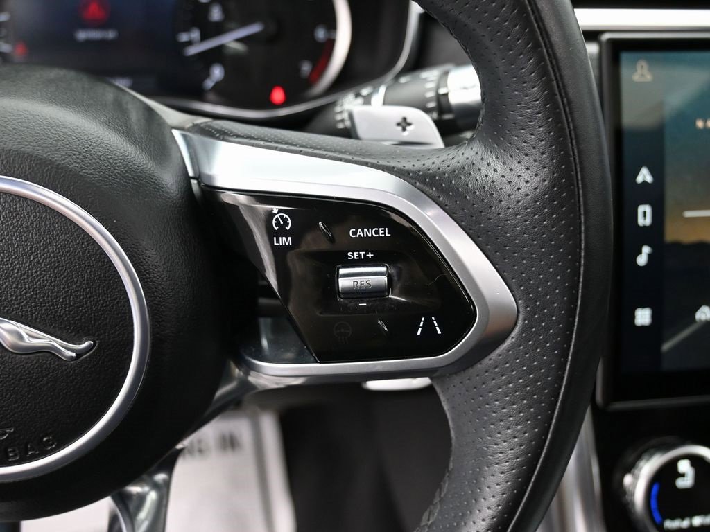 Used 2022 Jaguar XF R-Dynamic SE image 19