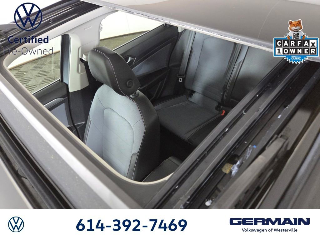 Certified 2025 Volkswagen Jetta SE w/ Sunroof Package image 35