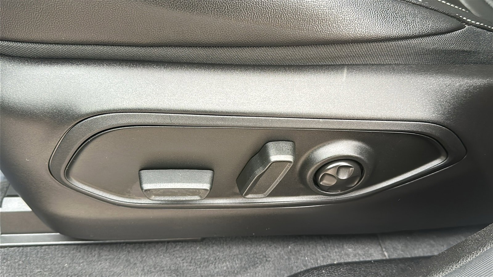 Used 2025 Jeep Grand Cherokee Limited w/ Trailer Tow Package image 17