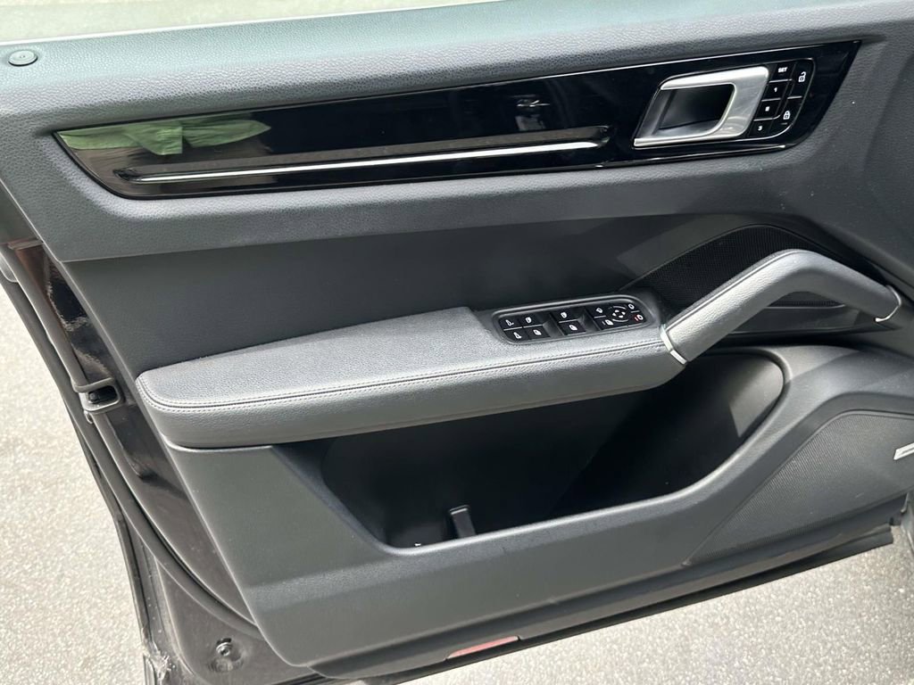 Certified 2019 Porsche Cayenne S AWD/4WD image 18
