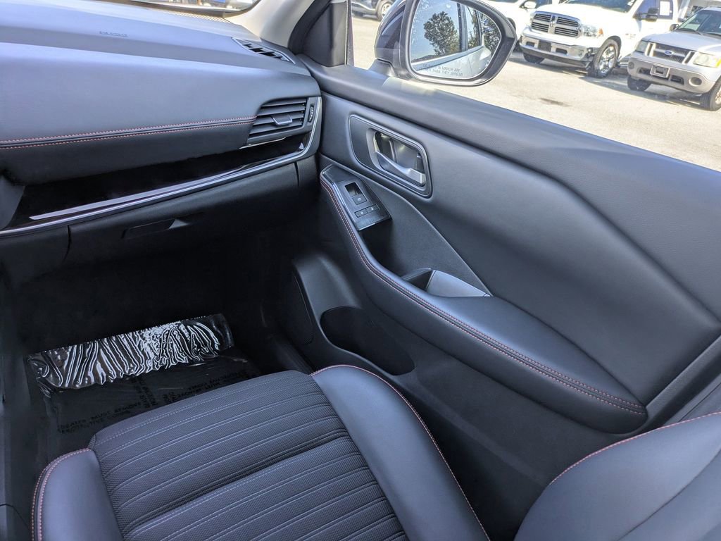 Certified 2025 Nissan Rogue SV image 17