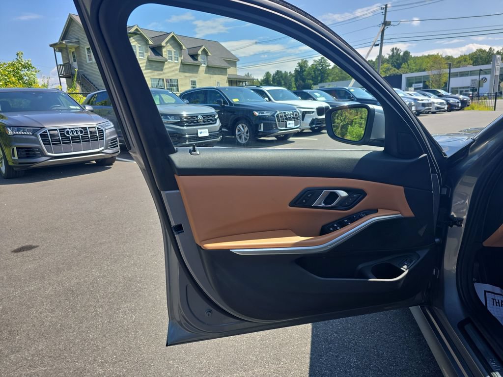 Certified 2025 BMW 330i xDrive Sedan AWD/4WD image 14