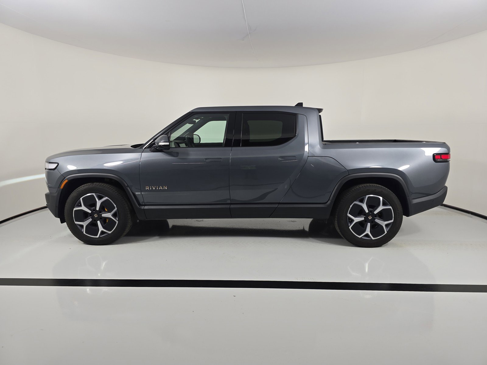 Used 2022 Rivian R1T Adventure AWD/4WD image 4