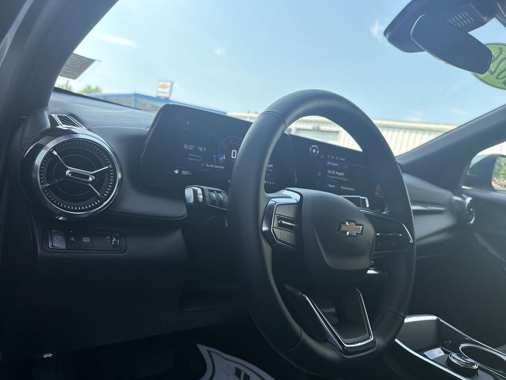 Used 2026 Chevrolet Equinox LT FWD image 10