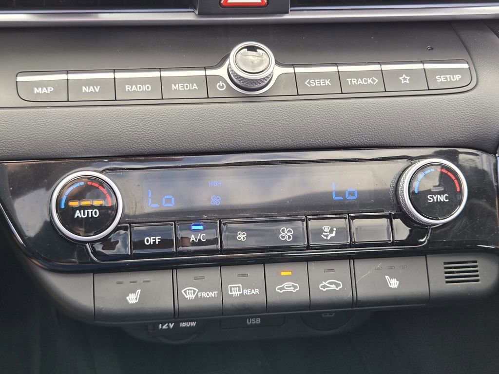 Certified 2025 Hyundai Elantra SEL FWD image 24