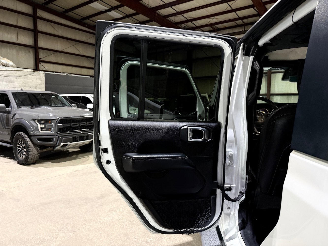 Used 2020 Jeep Gladiator Overland AWD/4WD image 15