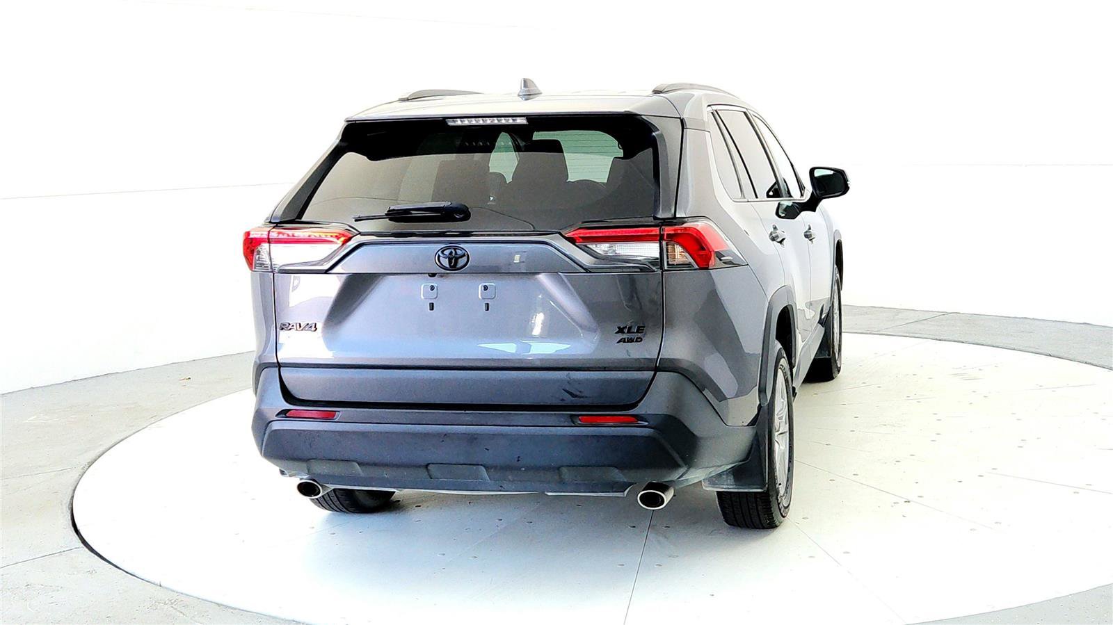 Used 2022 Toyota RAV4 XLE AWD/4WD image 5