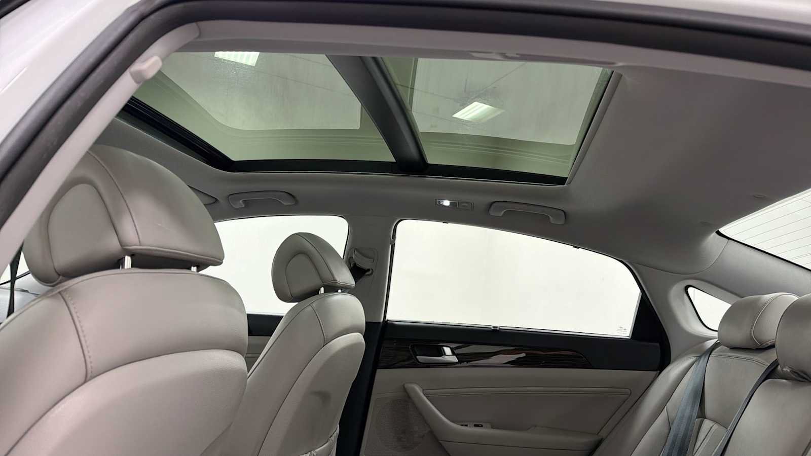 Used 2015 Hyundai Sonata Limited w/ Option Group 06 FWD image 24