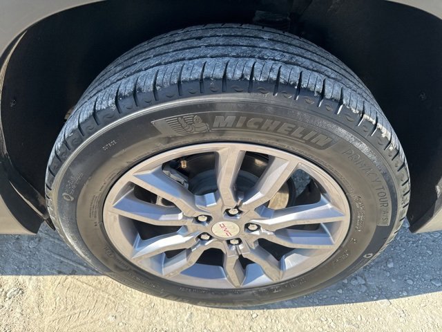 Used 2024 GMC Terrain SLT image 30