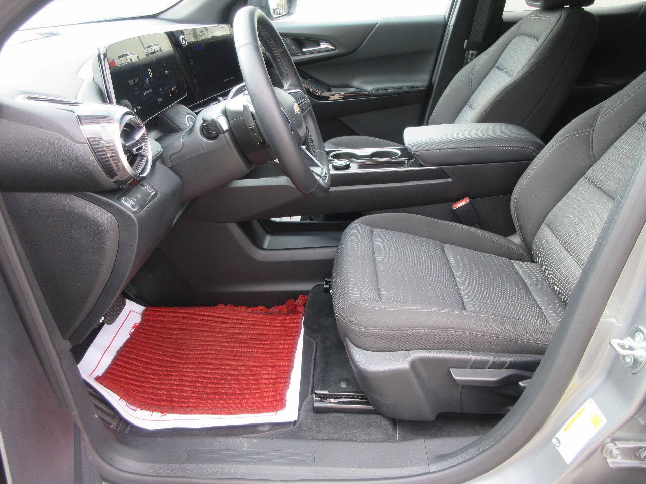 Used 2026 Chevrolet Equinox LT FWD image 13