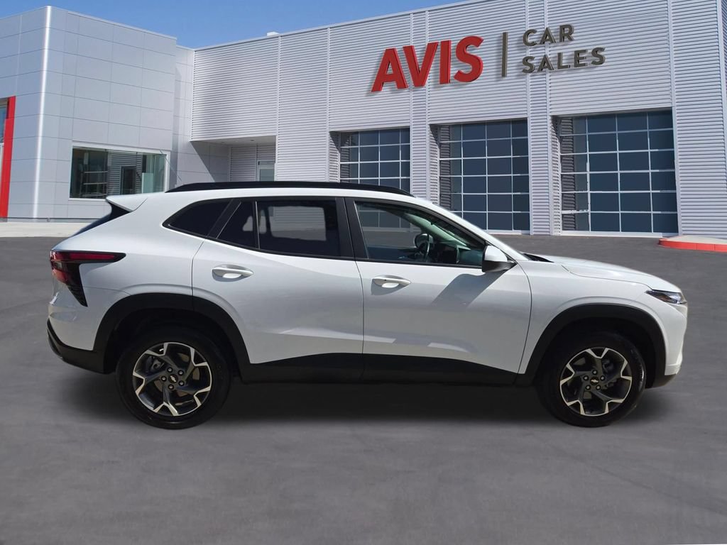 Used 2025 Chevrolet Trax LT w/ LT Convenience Package FWD image 7