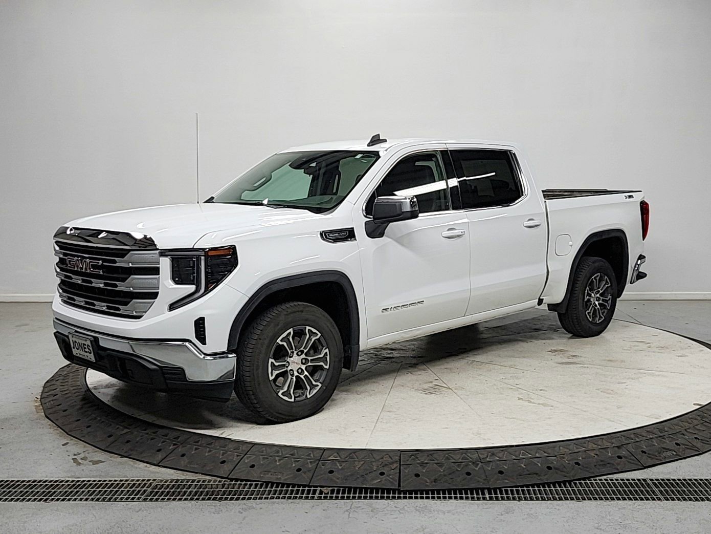 Used 2023 GMC Sierra 1500 SLE image 3