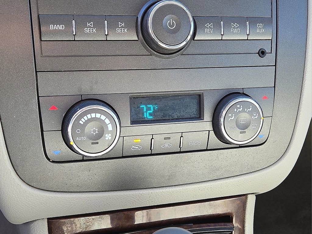 Used 2011 Buick Lucerne CXL image 27