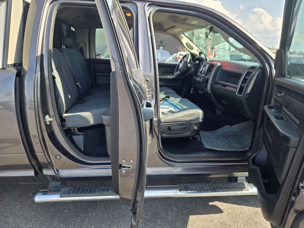 Used 2015 RAM 1500 ST w/ SXT Appearance Group AWD/4WD image 16