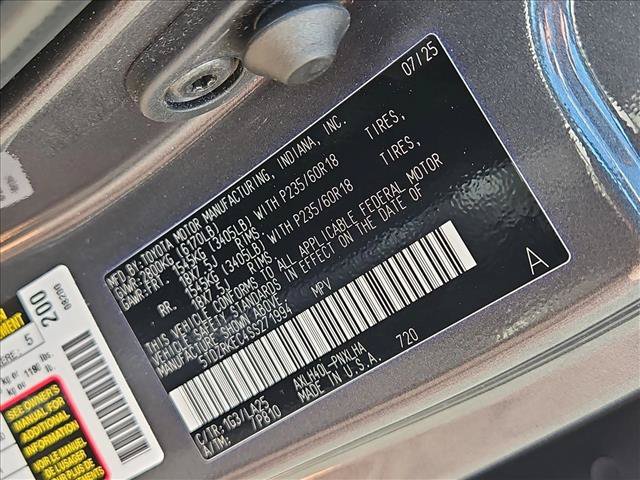 Used 2025 Toyota Sienna Limited FWD image 25
