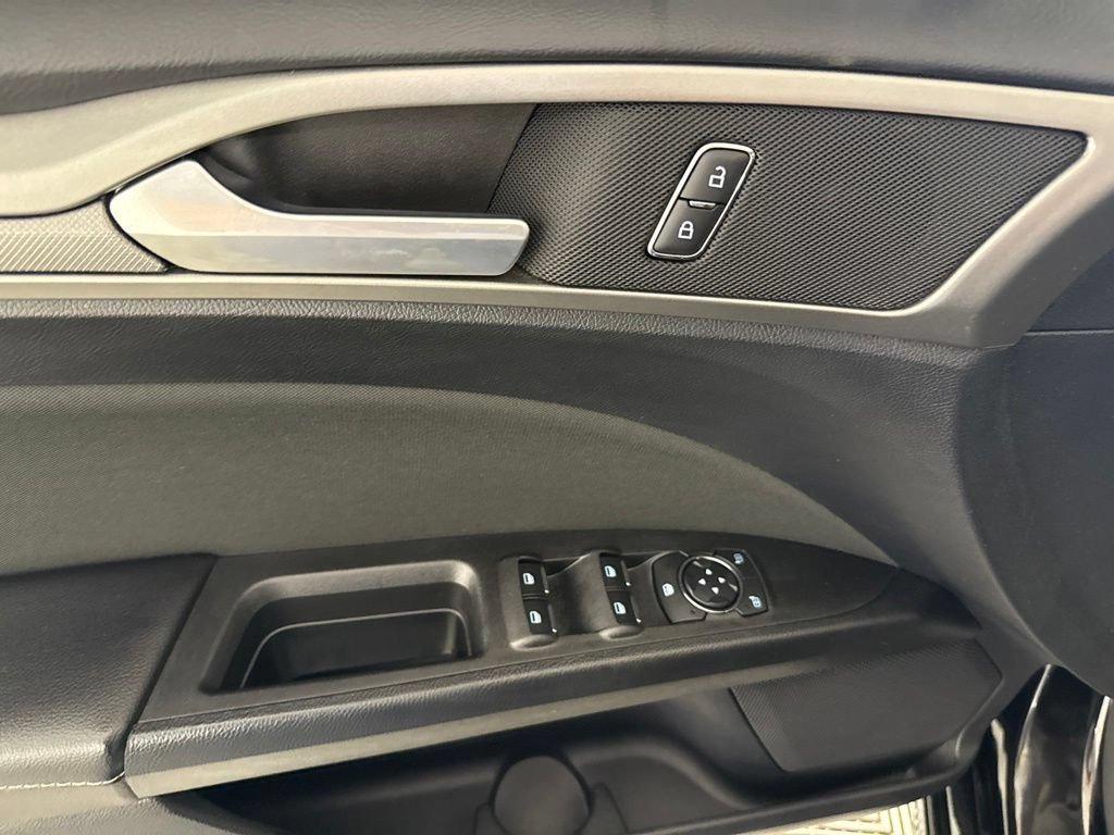 Used 2020 Ford Fusion SE AWD/4WD image 19