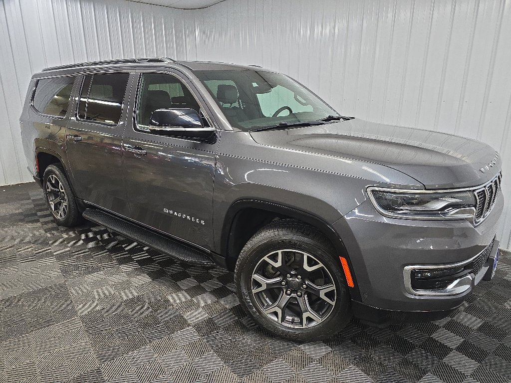 Used 2023 Jeep Wagoneer L Series III w/ Preferred Equipment Group AWD/4WD image 7
